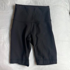 Lululemon black wonder under biker shorts 6 inch